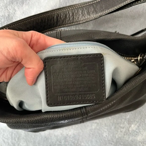 Coach F15065 East West Black Leather Shoulder Bag - Picture 5 of 7